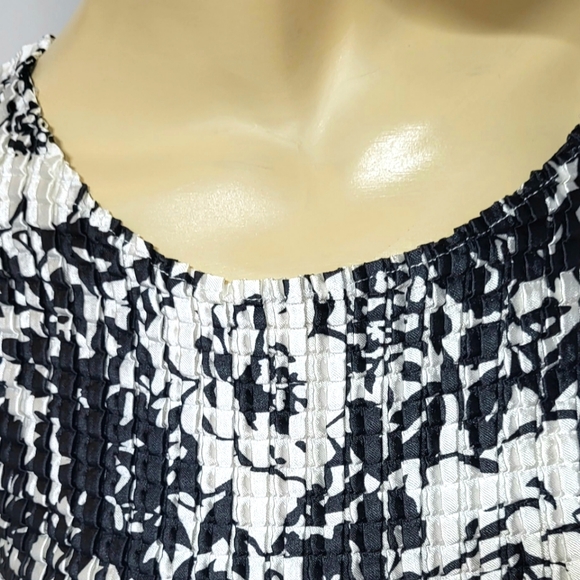 ⚘️ George "Ruffled" Top - Picture 4 of 11